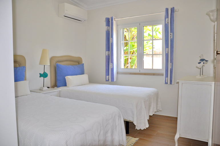Bedroom 3, Fantastic for Family Gatherings, Optional Pool Heating, Free Air Con & Wifi, Loulé