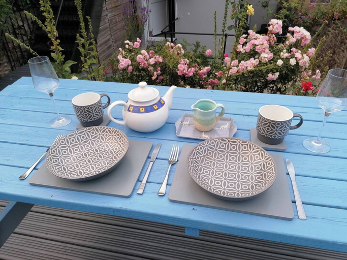 Outdoor dining, City Central Garden Flat, Plymouth