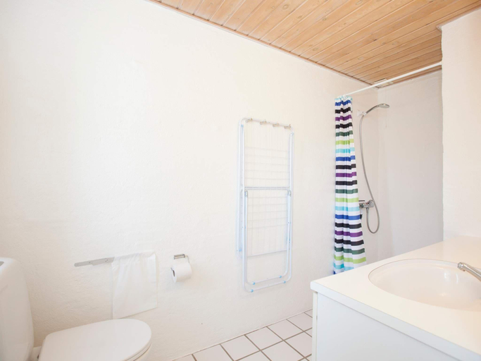 Bathroom 3, 8 person holiday home on a holiday park in Blåvand, Varde