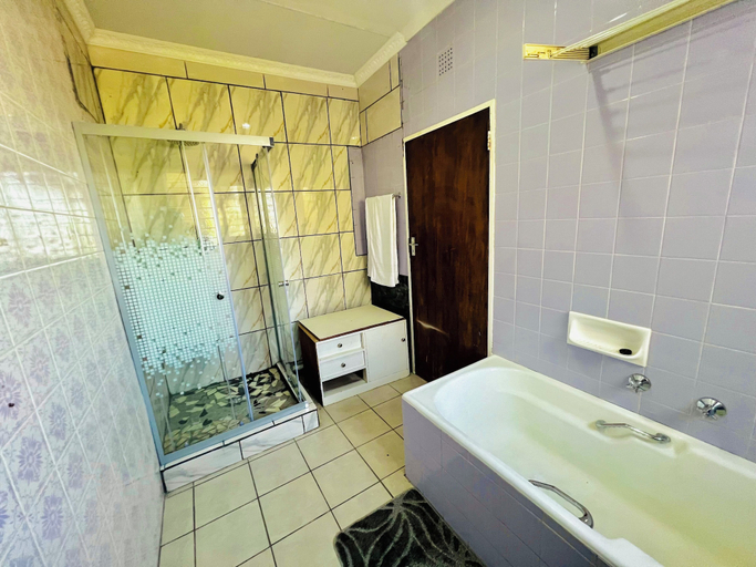 Bathroom 3, Honeyhills Excellence Resorts A, City of Johannesburg