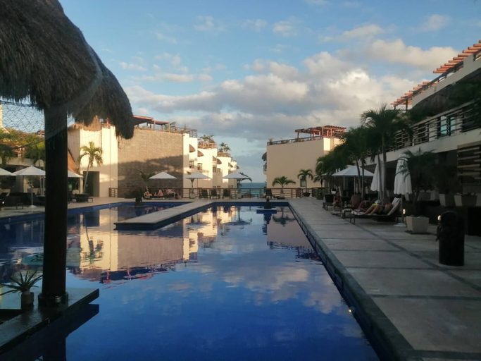 Pool 4, Very Good Vibes Apartmen in Pdc, Steps From Beach, Cozumel