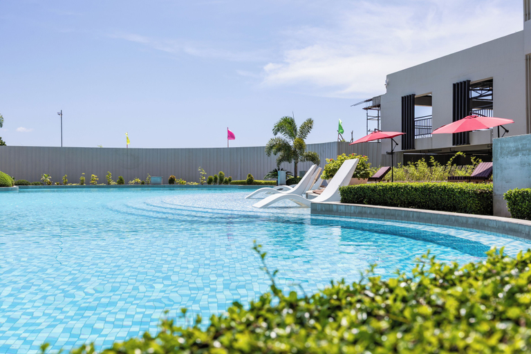 Pool 5, Modern Nordic Studio With Balcony and Pool in Primeworld District Near Airport, Lapu-Lapu City