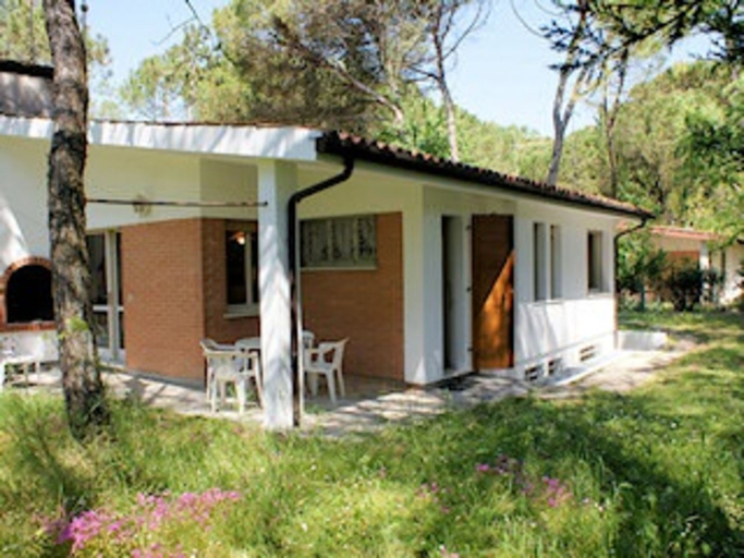 Exterior 2, Pretty Villa in an Oasis of Greenery in Lignano Riviera, Udine