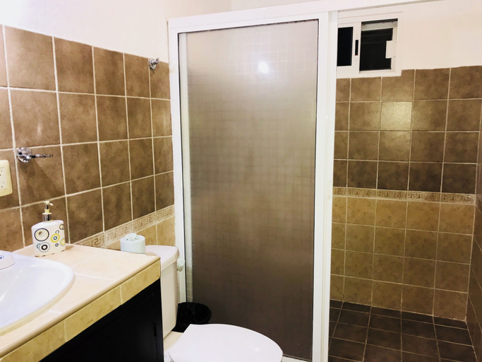 Bathroom 3, 5th Avenue 3 People Balcony Apartment, Cozumel