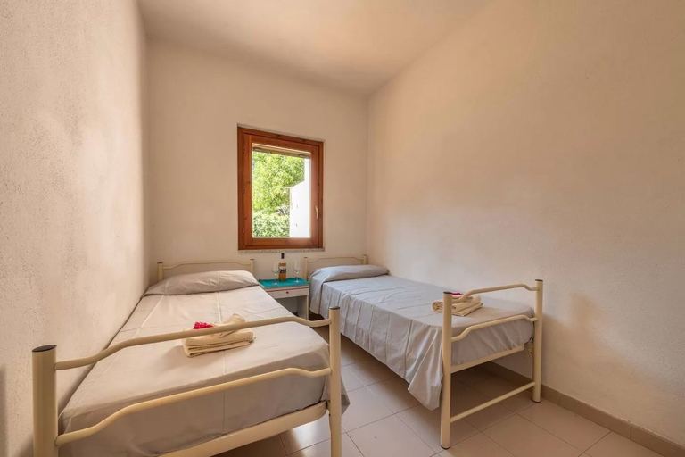 Bedroom 3, Perfectly Located Flat in San Teodoro, Nuoro