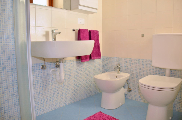 Bathroom amenities, Experience the Beach Breeze in our Bright Flat, Venezia