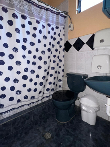 Bathroom, Chapelet Hostal, Quito