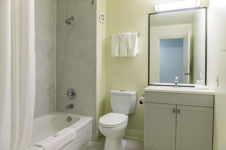 Bathroom 5, Mammas Inn, Niagara