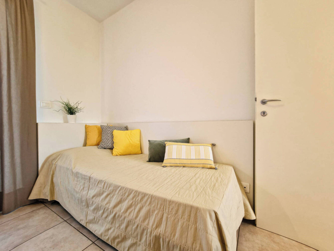 Room 2, Wonderful Holiday Home With Pool, Venezia