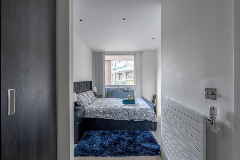 Others 3, Modern Cozy Kingston Flat, 5 Mins to Train Station, London