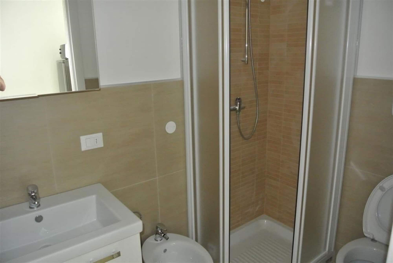 Bathroom, Coastal Flat With Spacious Terrace, Venezia