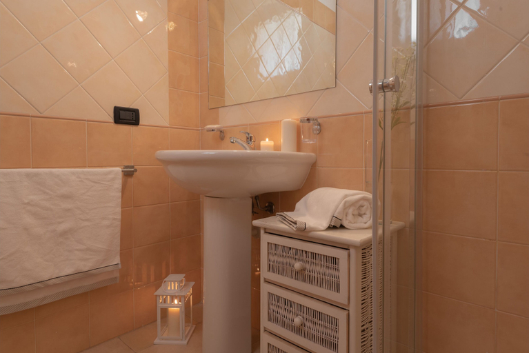Bathroom 3, Stylish Residence Le Fontane Num2506, Cagliari