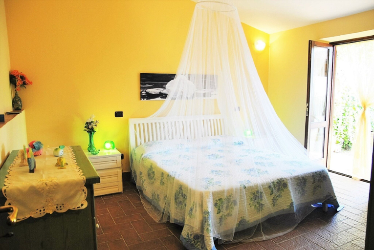 Room 4, Holiday Resorts for 4 Persons, Latina