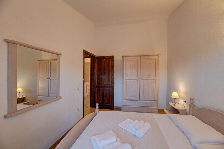 Room 3, The Fantastic Residenza Badus two Bedroom Sleeps six, Olbia-Tempio