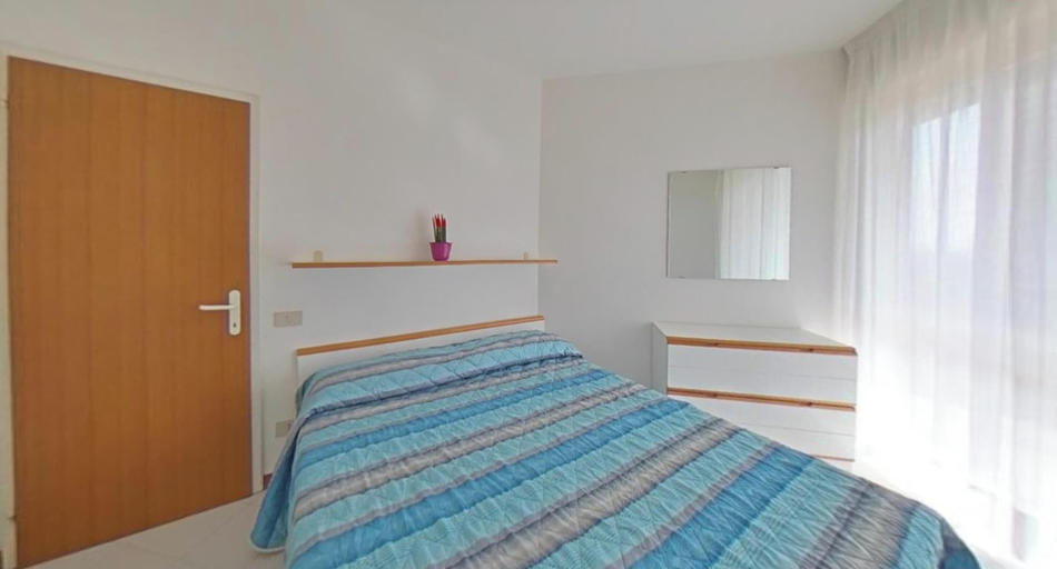 Room, Ideally Located sea Front Building With Pool, Udine