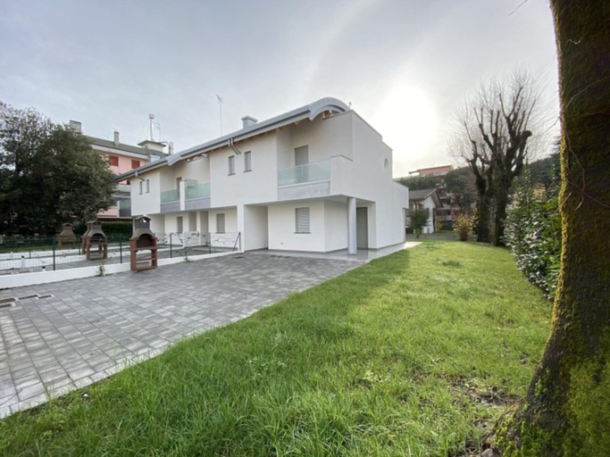 Exterior 3, Seaside Villa With a Charming Garden, Venezia