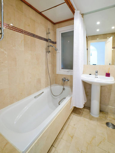 Bathroom 3, Cozy Beach Side Apartment With Pool, Málaga