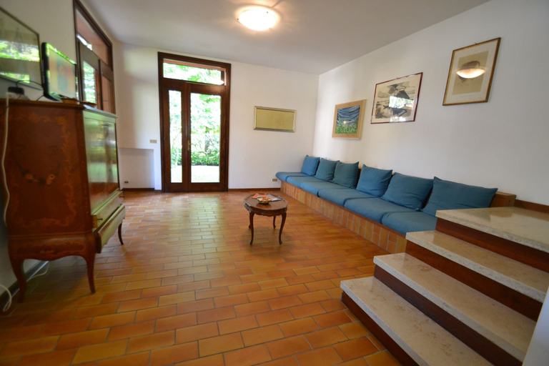 Living room, Villa With Garden Near the Beach, Venezia