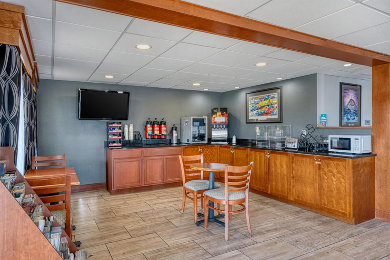 Food & Drinks 5, SureStay Hotel by Best Western Bowling Green North, Warren