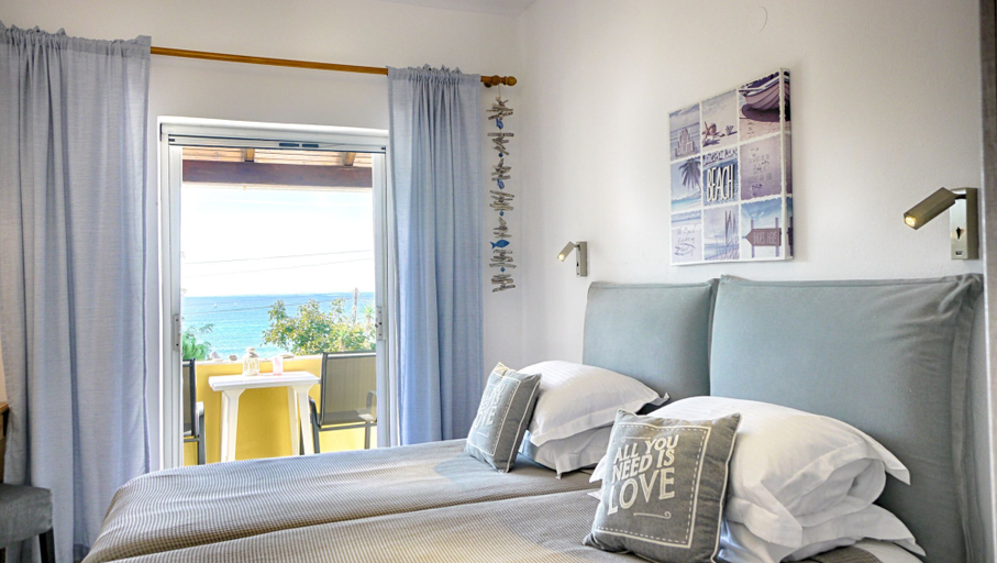 Others 4, Vistonia Studio 5 Directly on the Beach With sea View, Ionian Islands