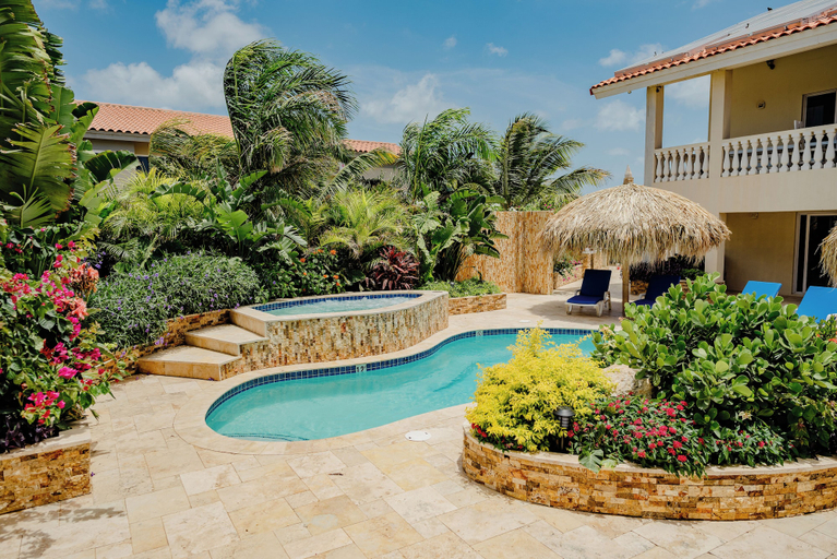Others 2, Charming 1-bedroom Apartment 2 km From Eagle Beach