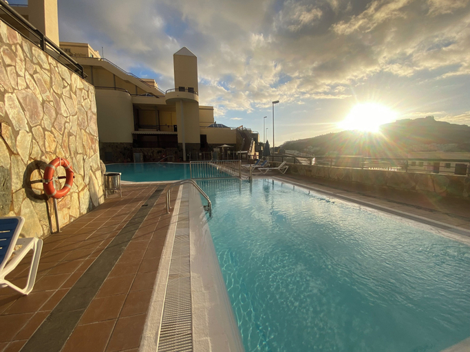 Pool 5, Recently Renovated Family Duplex Overlooking the Pool, Las Palmas