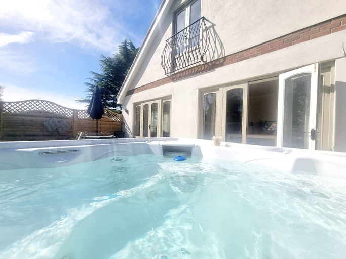 Pool 4, Relaxing Retreat Near Norfolk Broads, Norfolk