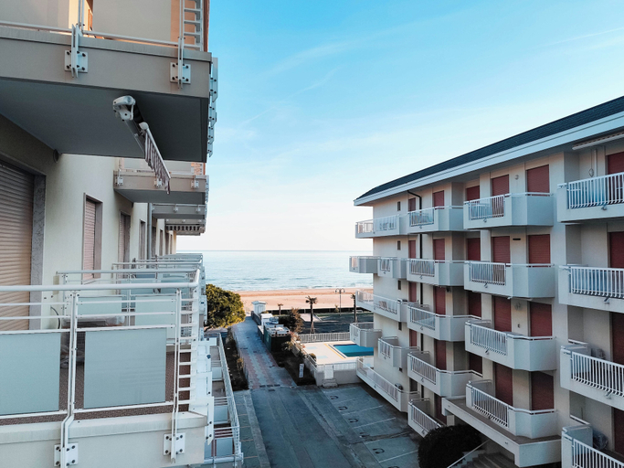 Balcony 2, Spacious Apartment With Balcony by the sea, Venezia