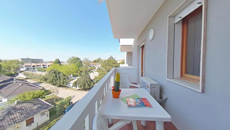 Balcony 4, Comfortable Flat With Lift and Nearby Parking, Udine