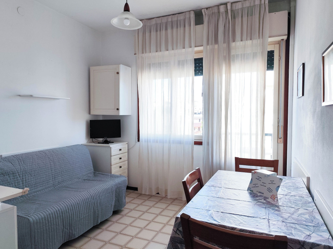 Living room, Comfy Flat With Pool and Balcony, Venezia
