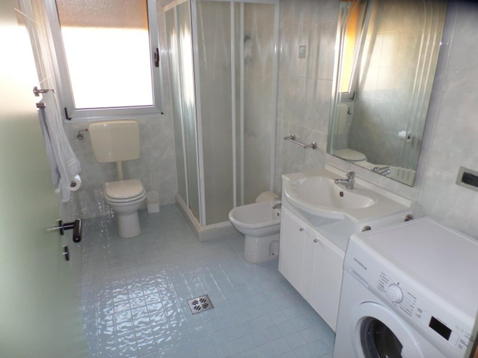 Bathroom 4, Equipped Apartment for Group Getaways in Bibione, Venezia
