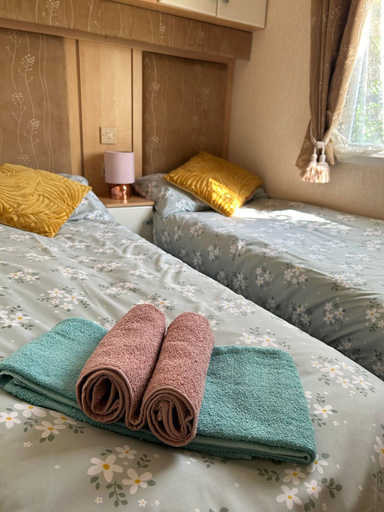 Room 3, Cozy 2-bedroom Mobile Home in Kirkcolm With Sea Views, Dumfries and Galloway