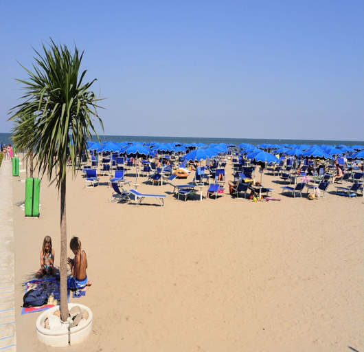 Beach 3, Renovated Flat With Pool and Terrace Near the Beach, Rovigo