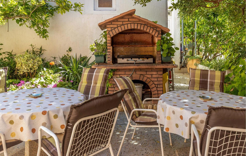 Food & Drinks 3, 1 Bedroom Stunning Apartment In Barbat Na Rabu, Lopar/Supetarska Draga