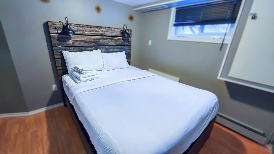 Room 3, Room-cosy Basement Apartment, Saint John