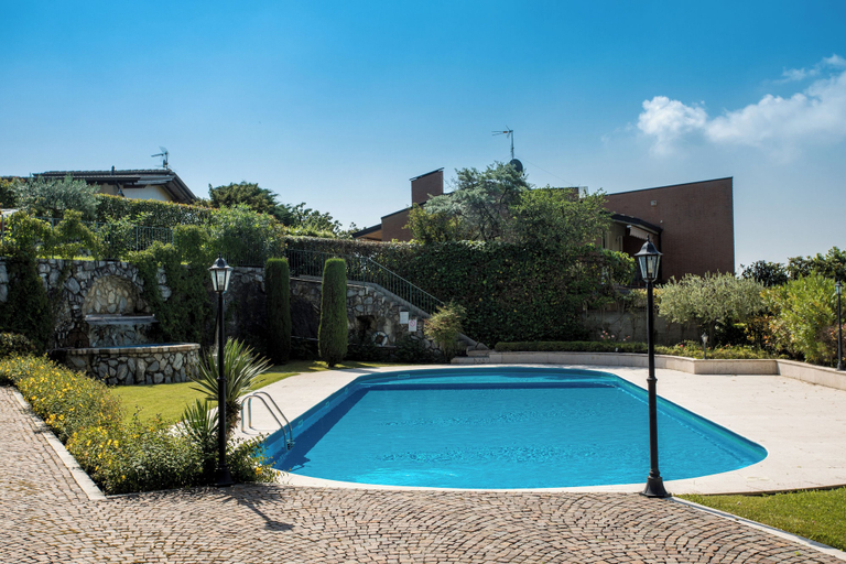 Pool 4, Terraced House With Shared Pool, Brescia