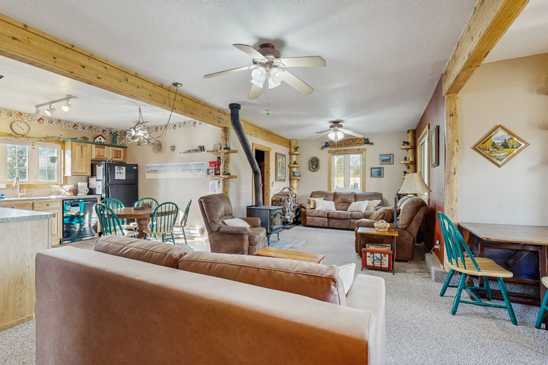 Interior, Spacious Cabin With Stunning Views, Wifi, Fully Stocked Kitchen & W/D, Larimer
