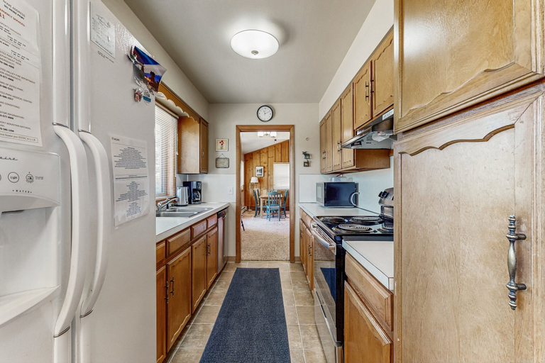 Private kitchen 4, Enjoy Nature From This Charming Cabin With Deck, Fireplace, & Washer and Dryer, Larimer