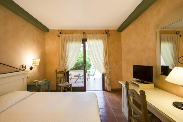 Room 5, Tranquil Lantana Resort Hotel and Apartments 1-2km From Nora Beach, Cagliari