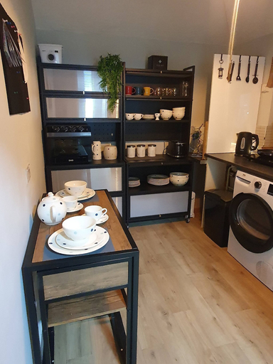 Private kitchen 4, Luxury Smart Windsor London Parking, Slough