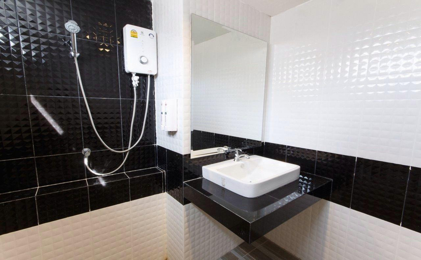 Bathroom 3, Bang Wua Garden Resort, Bang Pakong
