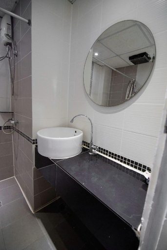 Bathroom 4, Natural Beach Hotel Pattaya, Pattaya
