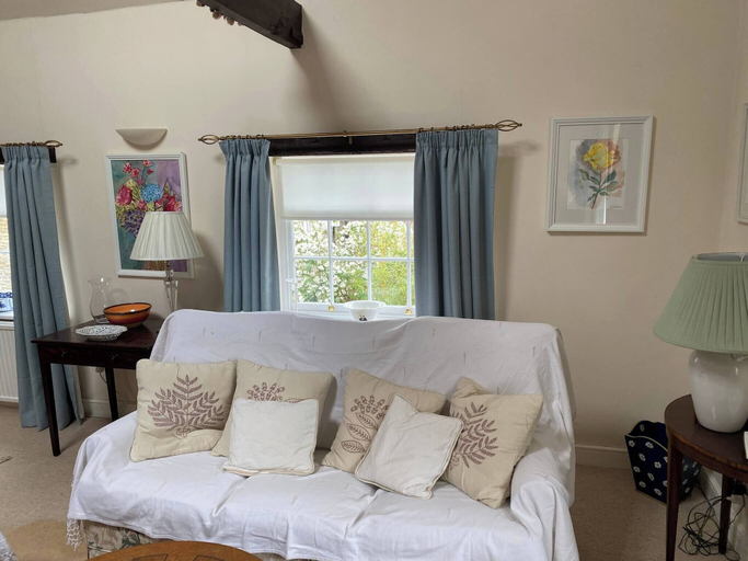 Living area 3, Kent Apartment 2 bed in Sandwich, With Free Parking, Kent