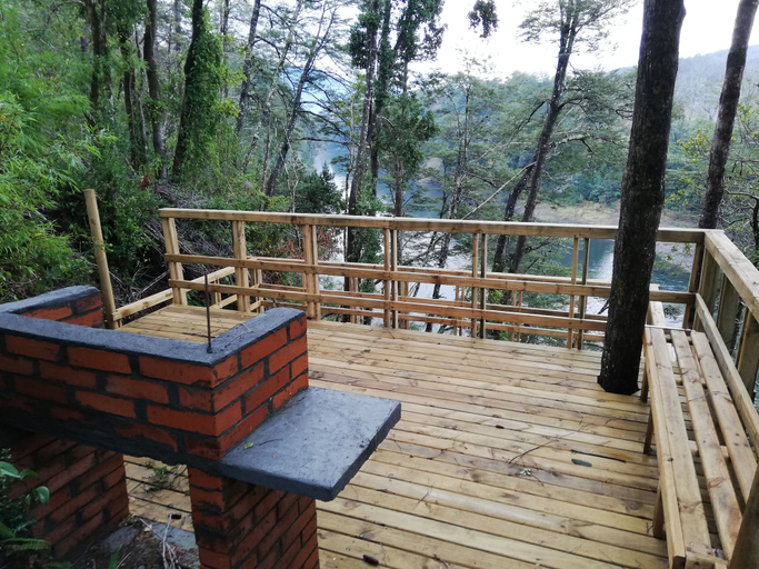 Others 3, Wonderful Rustic Cabin 2, With Native Logs, on the Banks of the Trancura River, Cautín