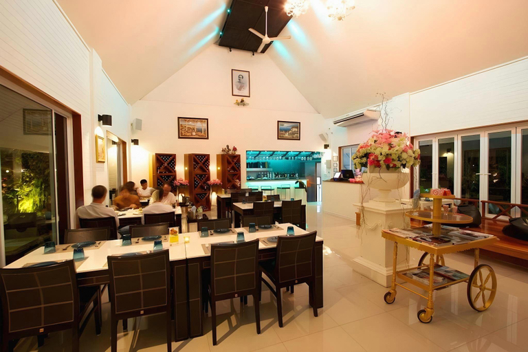 Food & Drinks 4, Charn Residence, Muang Chon Buri