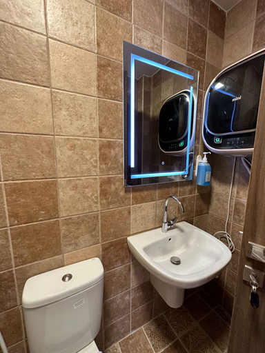 Bathroom 5, 9 Antica Jabal Al Lweibdeh, Wadi Essier