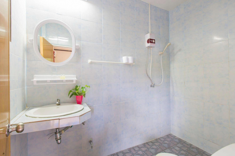 Bathroom 5, Patong Rai Rum Yen, Phuket Island