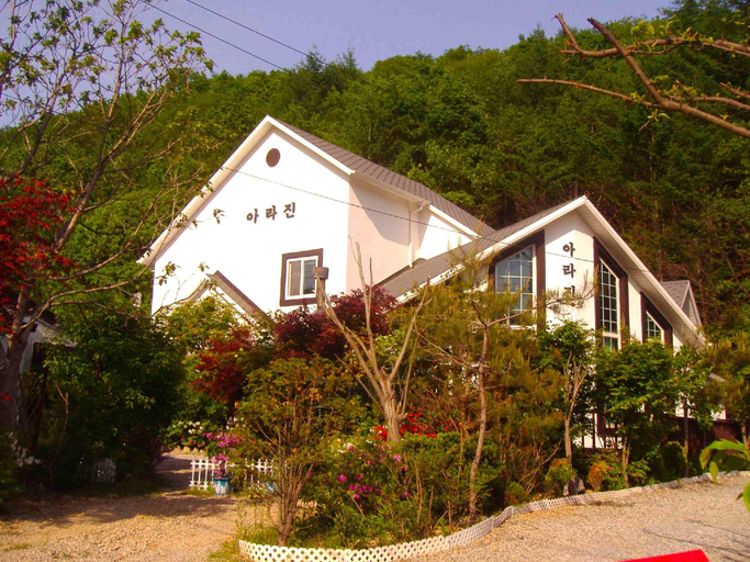 Exterior & Views 4, Yangpyeong Arajin Pension, Yangpyeong
