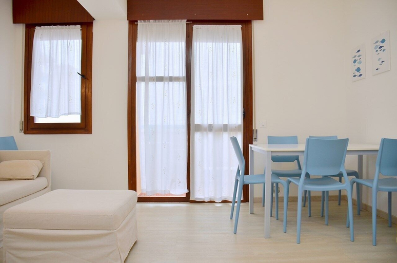 Others 5, Bright Seafront Flat in Bibione With Side sea View, Venezia