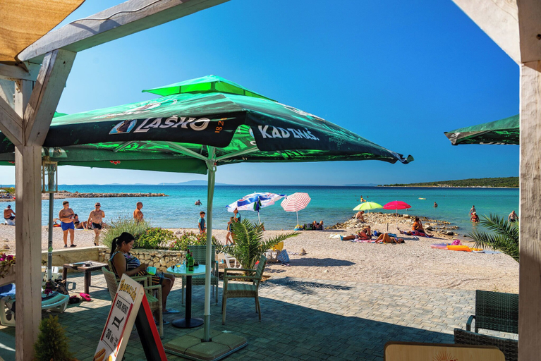 Beach 3, Bonvie Apartments in Center B4, Novalja